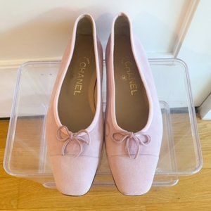 CHANEL Pink Suede Interlocking CC Ballet Flat